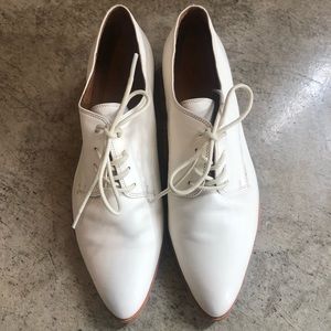 Frye women’s Erica oxford’s size 8.